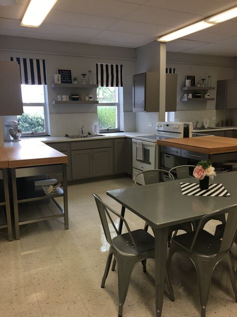 Foods Classroom Decorations, Home Economics Classroom Ideas, Cooking Classroom Design, Food Classroom Decor, High School Family Consumer Science Classroom, Home Economics Classroom Design, High School Culinary Arts Classroom, Culinary Classroom Design, Classroom Kitchen Ideas