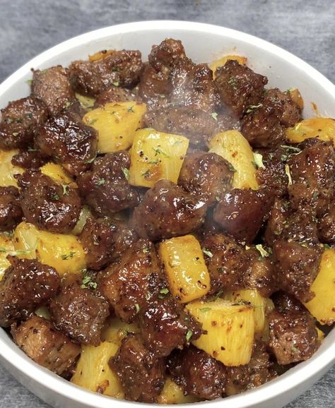 Butter Steak Bites And Potatoes, Steak Bites And Potatoes, Garlic Butter Steak Bites, Butter Steak Bites, Tips Saludables, Air Fryer Garlic, Food Reference, Foo Foo, Funny Shoes