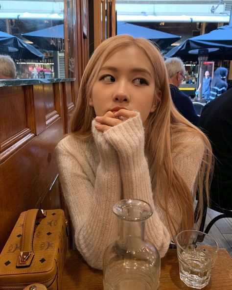 BLACKPINK Pics. on Twitter: "Jennie & Rose updates  #BLACKPINK #Jennie #Rose… " Rosé Girlfriend Material, Rose Foto, Rosé Ig, Rosé Instagram Update, Rosé Instagram, Park Rosé, Rose Park, Rose Icon, Rose Photos