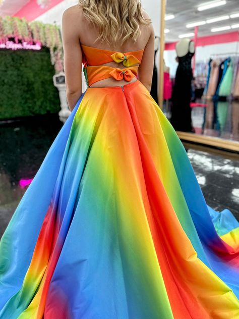 Be the center of attention in this eye-catching Johnathan Kayne 2202 Rainbow Dress. The strapless ombre formal gown features a stunning cut out back with bow details, making you stand out from the crowd. With a super full and unique skirt, this one-of-a-kind dress will make you feel truly special. Size: 4 Color: Rainbow Rainbow Prom Dress, Rainbowcore Fashion, Rainbow Gown, Rainbow Wedding Dress, Rainbow Dresses, Ombre Wedding Dress, Steampunk Book, Unique Skirt, Pride Stuff