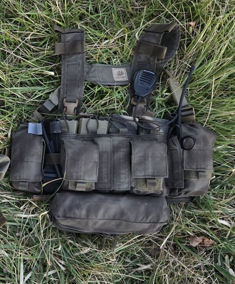 Mayflower UW Gen IV Survival Chest Rig Chest Rigs Tactical, Chest Rig Loadout, Military Loadout, Military Outfits, Tactical Loadout, Tactical Chest Rigs, Bug Out Gear, Special Forces Gear, Tactical Training