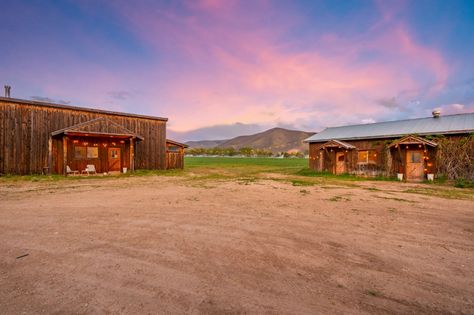 Robert Redford Lists 30-Acre Utah Ranch for $4.9 Million | Architectural Digest Utah Ranch, Modest Aesthetic, Large Bathtub, The Horse Whisperer, Hay Barn, Hobby House, Utility Buildings, Small Farmhouse, One Story Homes