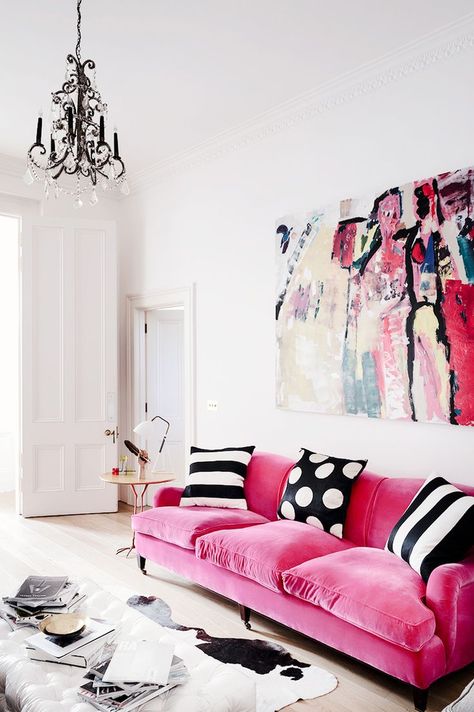 pink sofa | bright fun living room in apartment with large abstract painting over sofa | playful space | inspiring rooms Pink Couches, Rosa Sofa, Neutral Sofa, Bright Furniture, Pink Living Room, Pink Sofa, Sofa Colors, Design Del Prodotto, Decoration Inspiration