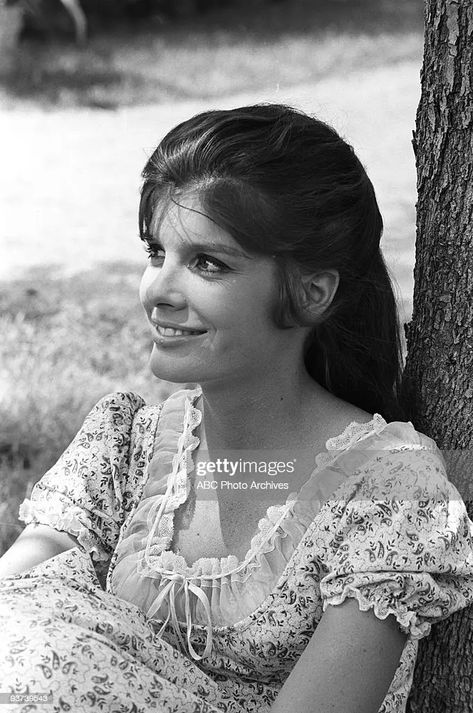 VALLEY - "Winner Lose All" 10/27/65 Katherine Ross News Photo - Getty Images Katherine Ross, Katharine Ross, Flag Animation, Heather Locklear, Abc Photo, Beach Illustration, Royalty Free Video, Golden Globe Award, Creative Video