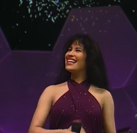 Selena Dancing, Selena Quintanilla Pfp, Selena Quintanilla Costume, Selena Purple Outfit, Selena Perez, Selena Quintanilla Videos, Selena Pictures, Selena Q, Tejano Music