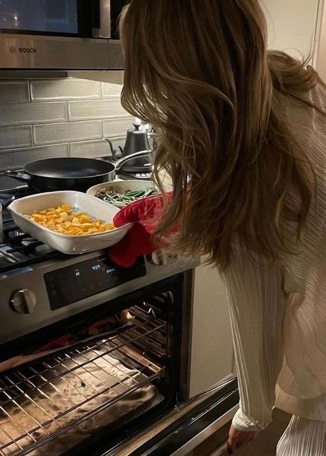 Housewife Aesthetic Instagram, Aesthetic Housewife, Stay At Home Wife Aesthetic, Homemaker Aesthetic, Homemaking Aesthetic, Housewife Aesthetic, Cooking In Kitchen, 2025 Rebrand, Cooking Hobby