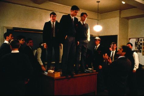 Dead Poets Society Aesthetic, Best Teen Movies, Oh Captain My Captain, Famous Movie Scenes, Film Icon, Captain My Captain, Septième Art, Teen Movies, I Love Cinema