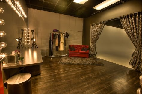 Makeup Room Interior Design, Makeup Studio Design, Makeup Studio Ideas, Makeup Studio Decor, Room Studio, Makeup Room Decor, Beauty Room Decor, Studio Interior Design, Glam Room