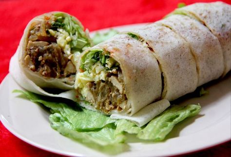 Popiah Tomato Chicken Salad, Wrap Chicken, Salade Healthy, Chicken Blt, Chicken Salad Wrap, Tomato Chicken, Chicken Wrap, Salad Wraps, Chicken Avocado