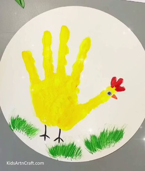 Simple Handprint Hen Art Tutorial For Kids Check more at https://www.kidsartncraft.com/handprint-hen-art-tutorial/ Hen Crafts For Kids, Hen Drawing, Hen Art, Simple Paper Crafts, Paper Animal Crafts, Hand Outline, Animal Craft, Easy Animals, Red Hen