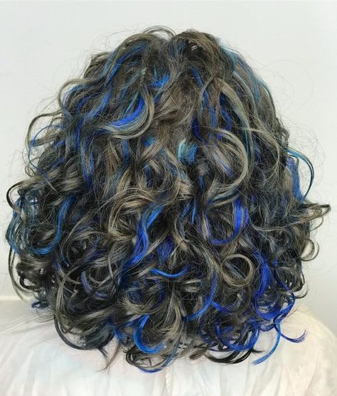 25 Prettiest Hair Highlights for Brown, Red & Blonde Hair in 2019 Blue Hair Highlights, Dyed Curly Hair, Natural Curly Hair Cuts, Red Blonde Hair, Highlights Curly Hair, Hair Color Underneath, Brown Curly Hair, Curly Hair Photos, Hair Streaks