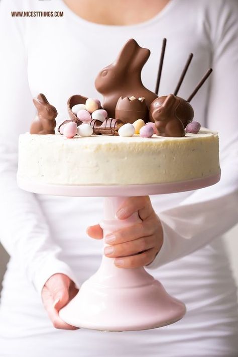 Pâques approchegrands pasJ’ai donc fait une petite sélection des coups de cœur trouvés sur le net pour cette fêteLes voici : Easter Cake Decorating, Brunch Desserts, Candy Cakes, Easter Baking, Candy Cake, Läcker Mat, Chocolate Bunny, Cupcake Cake, Easter Candy