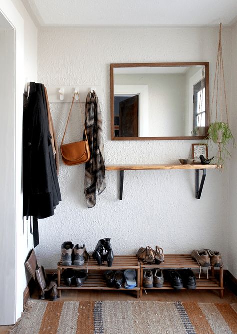 DIY Wooden Peg Coat Rack (Kmart Hack) | Saltbush Avenue Coat And Shoe Storage, Diy Storage Projects, Små Rum Lidt Plads, Diy Coat Rack, Apartment Entryway, Diy Casa, Entryway Storage, Small Entryway, Diy Closet