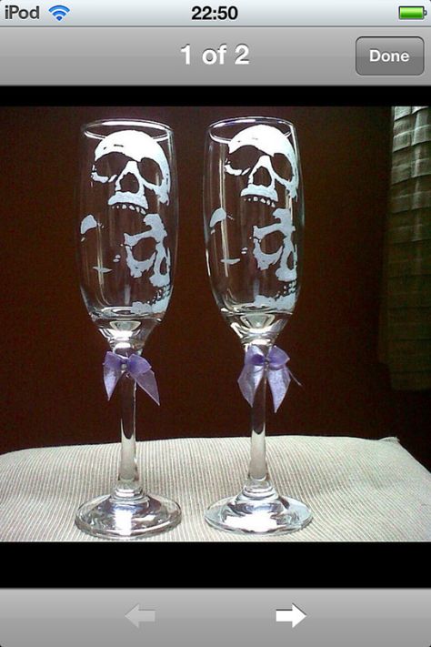 Glass engraved skulls £15 ebay Skull Wine Glasses, Engraved Champagne Flutes, Gothic Wedding Theme, Glass Etching Patterns, Glass Engraving, Painted Glasses, Skull Painting, Personalized Glass, Champagne Flutes