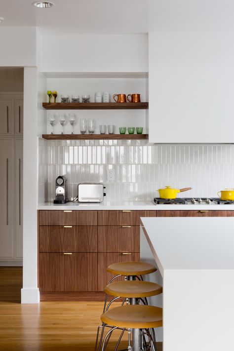 Los Angeles Kitchen Remodel by Veneer Designs | Remodelista Model Dapur, Subway Tile Backsplash Kitchen, Interior Dapur, Kabinet Dapur, Subway Tile Kitchen, Mid Century Modern Kitchen, Mid Century Kitchen, Kitchen Remodeling Projects, Kitchen Trends