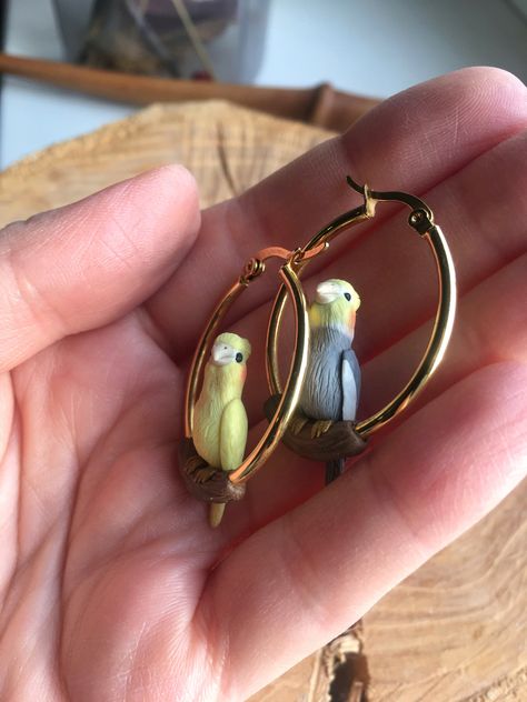 Parrot Accessories, Parrot Earrings, Tropical Jewelry, Tropical Bird, Funky Earrings, Bird Gifts, Clay Jewelry Diy, Animal Earrings, Pet Bird