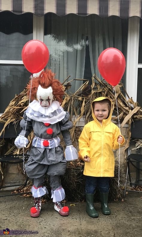 Georgie Costume, Pennywise And Georgie, Halloween Costume Movie, Pennywise Halloween Costume, Pennywise Halloween, Diy Fantasia, Sibling Halloween Costumes, Childrens Halloween Costumes, Party City Costumes