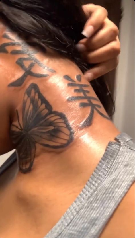 Big Neck Tattoos Women, Baddie Neck Tattoos, Baddie Tattoos, Cute Thigh Tattoos, Girl Thigh Tattoos, Stomach Tattoos Women, Cute Hand Tattoos, Pretty Hand Tattoos, Neck Tattoos Women