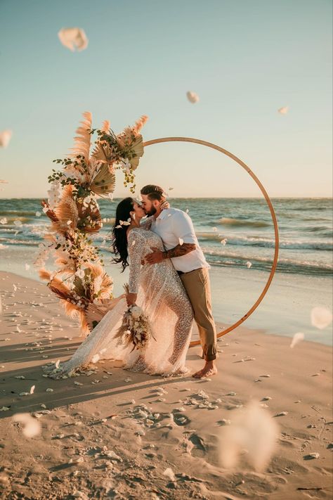 Beach Wedding Arbors, Beach Wedding Pics, Beach Wedding Arch, Bohemian Beach Wedding Dress, Bohemian Beach Wedding, Dream Beach Wedding, Boho Beach Wedding, Beach Wedding Inspiration, Wedding Beach Ceremony