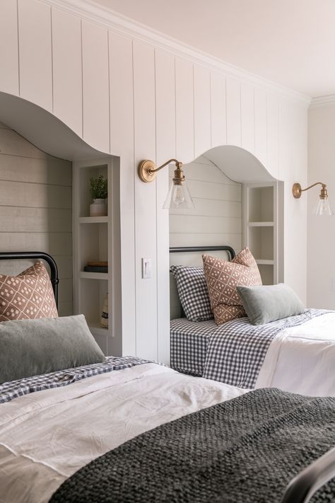 Bedroom Nook, Tongue And Groove Panelling, Bunk Rooms, Twin Bedroom, Basement Bedrooms, Bunk Room, Design Del Prodotto, Big Girl Rooms, Kids Room Design