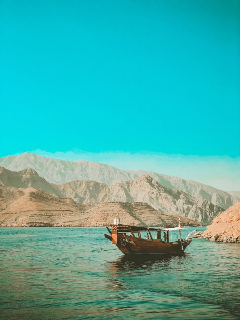 Oman Aesthetics, Oman Landscape, Oman Culture, Musandam Oman, Oman Beach, Sultan Oman, Nature Creatures, Oman Tourism, Fc Barcelona Wallpapers