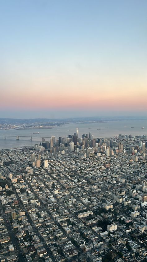 Flight Airplane, San Francisco At Night, Skyline Sunset, Usa Roadtrip, City Sunset, City Vibes, Sunset City, Urban Aesthetic, San Francisco City