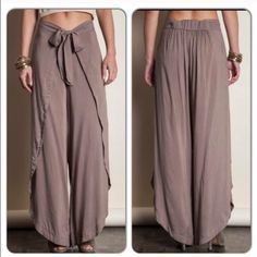 Kondangan Kulot, Wrap Palazzo Pants, Palazzo Pants Outfit, Agate Decor, Tulip Pants, Wrap Pants, Fashion Tops Blouse, Muslimah Fashion Outfits, Muslimah Fashion