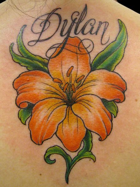 orange lily by wendi at rising dragon NYC  www.risingdragon.com/category.php?artist=wendi=tattoos Orange Lily Tattoo, Lilly Tattoo, Dahlia Tattoo, Lillies Tattoo, Orange Lily, Lily Tattoo, 수채화 그림, Rock Painting Art, Flash Art