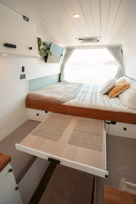 Diy Van Conversions, Camper Interior Design, Transit Camper, Lake House Food Ideas, Kombi Home, Caravan Renovation, Van Conversion Interior, Caravan Interior, Lake Food Ideas Summer