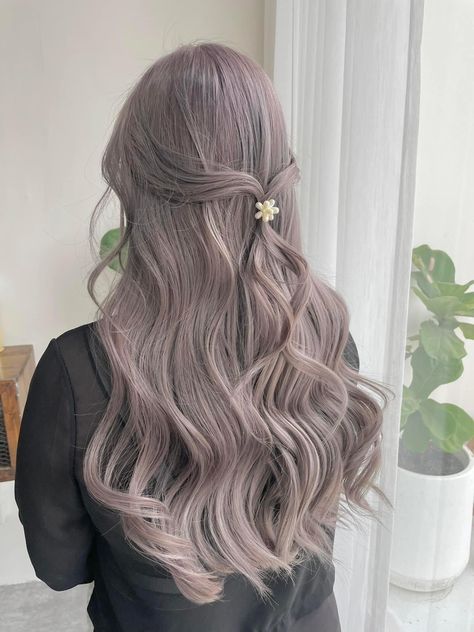 Oyster Hair Color, Pearly Haircolor, Milk Tea Purple Hair, Lavender Greige Hair, Hair Dye Ideas For School, 2 Different Hair Colors, Ash Purple Hair, Pastel Purple Hair, Which Hair Colour