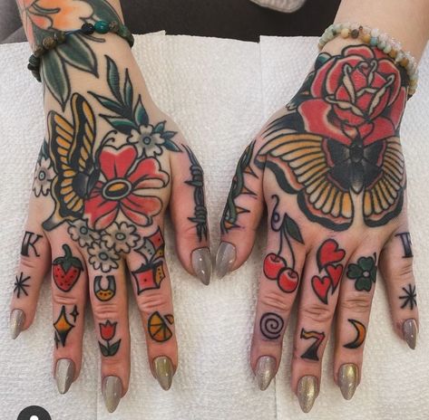 Skull Finger Tattoos, Bleach Tattoo, Traditional Hand Tattoo, Men's Tattoos, Masculine Tattoos, Butterfly Hand Tattoo, Skull Hand Tattoo, Traditional Tattoo Inspiration, Traditional Tattoo Designs