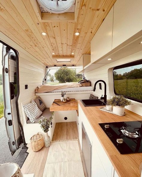 Omgebouwde Bus, Husbil Makeover, Kombi Trailer, Lake House Food, Tiny House Camper, Lake House Food Ideas, Kombi Home, Caravan Renovation, Van Conversion Interior