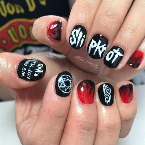 Goth Short Nails Designs, Punk Rock Acrylic Nails, Emo Nail Art Short, Slipknot Nails Acrylic, Nail Rock Style, Emo Goth Nails, Slipknot Nail Art, Scene Emo Nails, Korn Band Nails