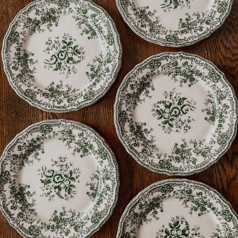 Vintage Plates Aesthetic, Green Plates Table Setting, Zara Home Plates, Green Food Photography, Zara Home Kitchen, Table Aesthetic, Serve Ware, Garden Picnic, Green Plates