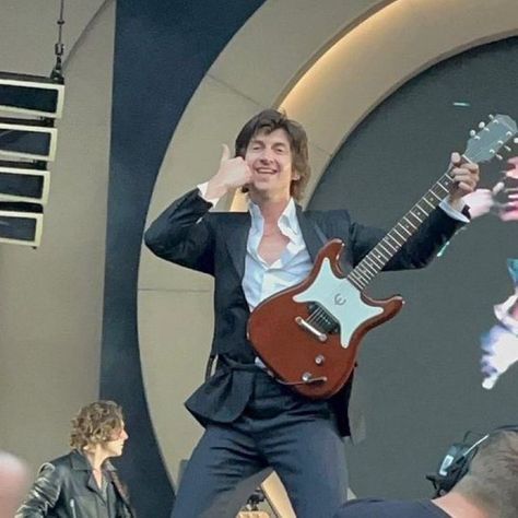 fhee 🪩 on Twitter: "he made a fan cry after this and asked if they were okay. I HATE HIM SO MUCH 😭 https://t.co/KqlVNGwdov" / Twitter Alex Turner Cute, Monkey Icon, Arctic Monkeys Wallpaper, Alex Arctic Monkeys, I Hate Him, Alex Pics, Monkey Wallpaper, Monkeys Band, The Last Shadow Puppets