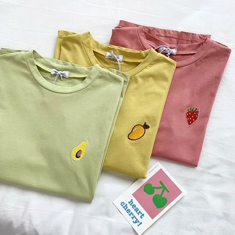 Fruit Clothes, Fruit Embroidery, Womens Graphic Tee, Trendy Shirt Designs, Shirts Women Fashion, Aesthetic Shirts, Ropa Diy, Clothing Photography, Yellow Shirts