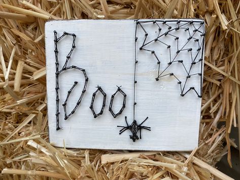 Halloween String Art, Easter String Art, Strings Art, Halloween Mantel Decor, String Art Templates, Nail String, Fall Decor Diy Crafts, Boo Sign, Halloween Mantel