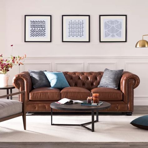 Vintage Study, Chesterfield Sofa Living Room, Chesterfield Living Room, Nailhead Sofa, Tufted Chesterfield Sofa, Sofa Wall, Leather Chesterfield Sofa, Leather Chesterfield, Deco Originale