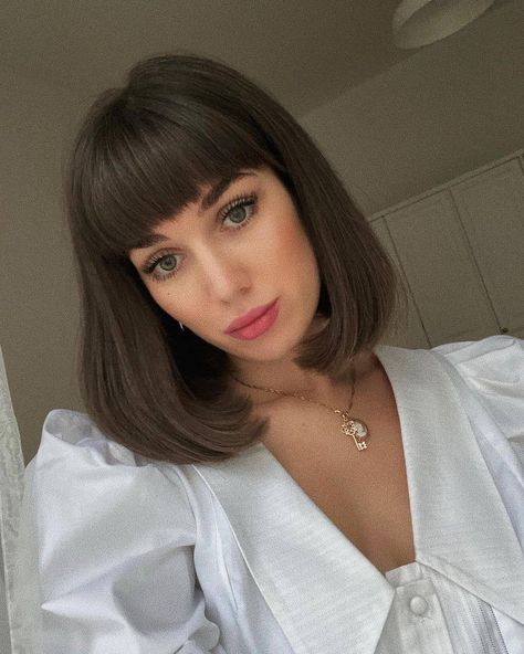 Bob And Bangs Hairstyles, Karolina Naji, Bob And Bangs, Short Green Hair, Short Hair Outfits, Bangs Hairstyles, Short Brown Hair, Short Hair Trends, Hair Magazine