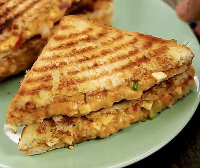 How to make tandoori grilled sandwich Paneer Sandwich Recipe, Easy Toast, Paneer Sandwich, Egg Bhurji, Grilled Paneer, How To Make Paneer, Quick Breakfast Recipes, Healthy Sandwiches, Grilled Sandwich