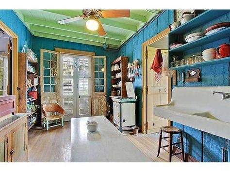 Bywater Creole Cottage -- Love the blue walls, not sold on the green ceiling, but yes to exposed beams! Creole Kitchen, Louisiana Decor, Craftsman Kitchens, Creole Cottage, Craftsman Interior, Louisiana Homes, Style Pantry, New Orleans Homes, Solange Knowles