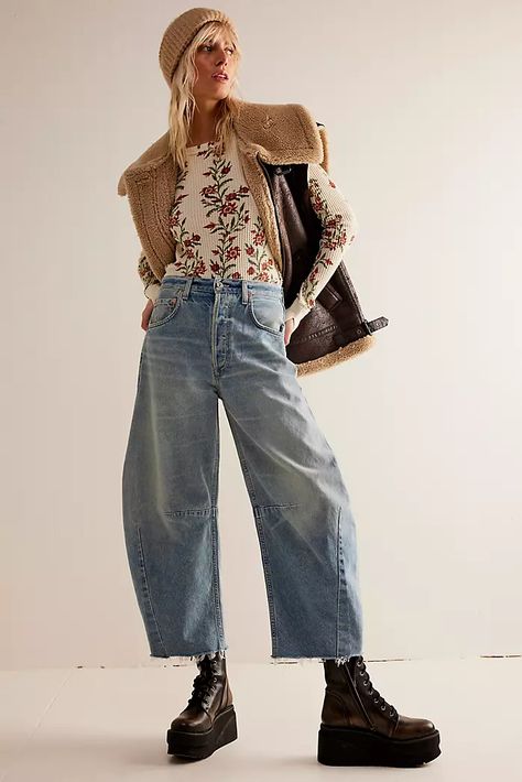 Top Rated Apparel, Accessories & More | Free People Horseshoe Jeans, Free People Flare Jeans, Barrel Jeans, Jeans Outfit Winter, Jeans Street Style, All Jeans, Cooler Look, Fabulous Fashion, Bohemian Clothes