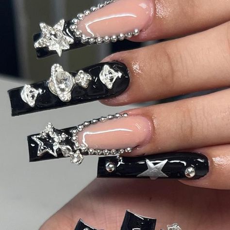 ♡ Venus Beauty Studio ♡ on Instagram: "Chrome and black 🪩🖤 . #ienails #chromenails #blacknails #ienailtech #longnails #nailinspo" Black And Chrome Nails, Black Chrome Nails, Acrylic Nail Designs Coffin, Chrome Nail Art, Chrome Nails Designs, Nail Ring, Nails Black, Chrome Hardware, Beauty Studio