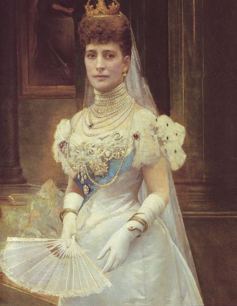 Portrait of Queen Alexandra and her favoured serpent bracelet Princess Alexandra Of Denmark, Alexandra Of Denmark, Queen Alexandra, Reine Elizabeth Ii, John Brown, 파티 드레스, Princess Alexandra, Duchess Of York, Queen Of England