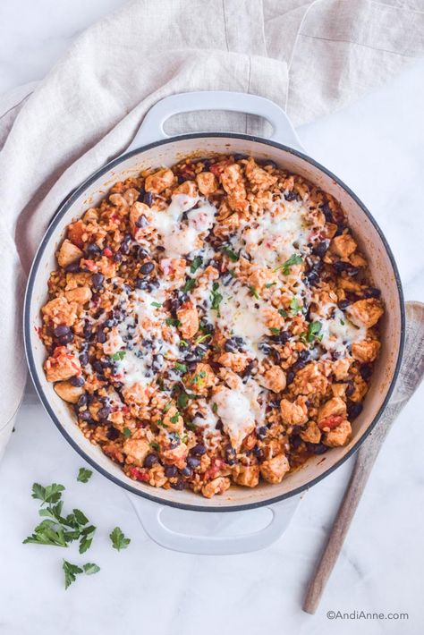 One-Pot Chicken Burrito Bowl (Easiest Meal In 30 Minutes) Salad Dressing Recipes Healthy, Green Beans With Bacon, Chicken Burrito, Chicken Burrito Bowl, One Pan Chicken, Chicken With Olives, Chicken Burritos, One Pot Chicken, Healthy Salad Dressing