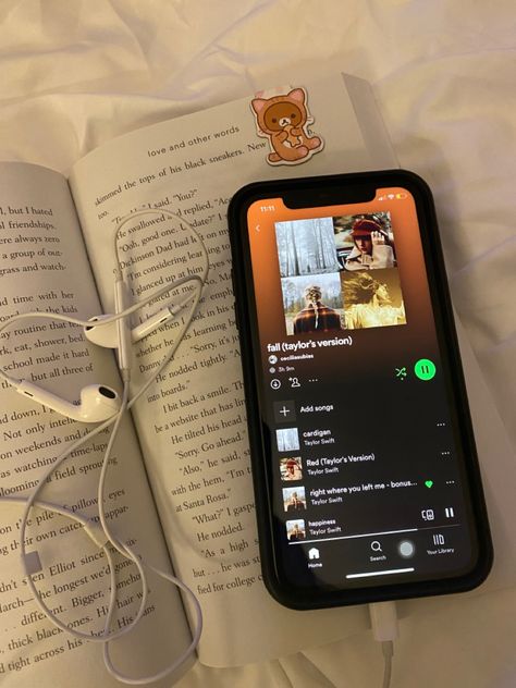 Book And Phone Aesthetic, Love And Other Words, I Hate Love, Instagram Dp, Homescreen Iphone, Cat Ear, Ear Headphones, Music Aesthetic, Teenage Dream