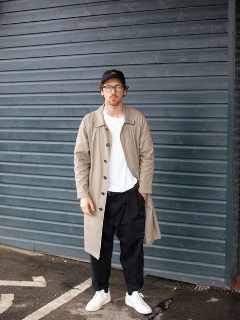 Men's Fashion Guide: Streetwear to Formal Attire Trends Mens Mac Coat Outfit, Mens Trench Coat Outfit, Trench Coat Street Style, Casual Outfits For Men, Streetwear Coat, Men's Trench Coat, Coat For Men, Trench Coat Outfit, Elevated Casual