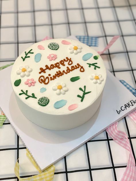 Birthday Pasta Ideas, Birthday Cake Minimal Korea, Model Kue Ultah Simple, Model Kue Ultah Aesthetic, Cake Ultah Simple, Cake Birthday Korea, Birthday Cake Korean, Korean Bento Cake, Cake Ulang Tahun