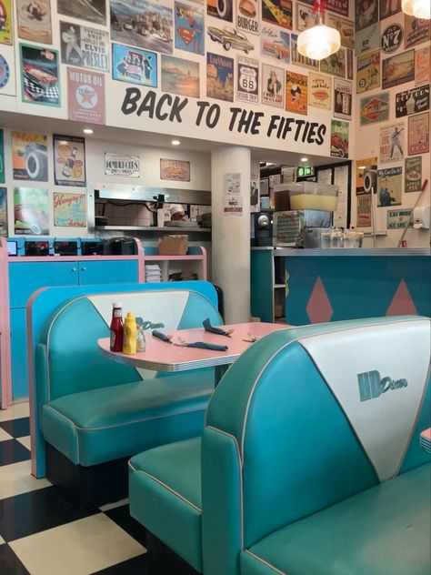 It was GODLY fkckin loved it #50s #restaurant 1950s Diner Food, 60s Restaurant, 50s Restaurant, 60s Lifestyle, Diner Aesthetic, 50s Aesthetic, Girly Accessories, Restaurant Furniture, The Restaurant