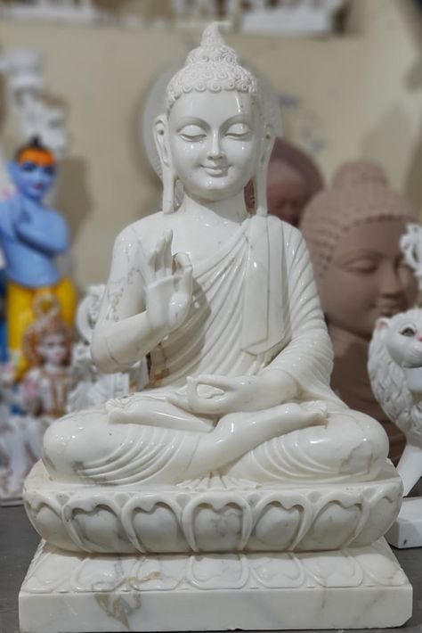 Smiling white marble buddha statue Buddha Zen Garden, Buddha Statue Decor, Marble Temple, Stone Buddha Statue, Smiling Buddha, Statue Base, Shri Ganesh Images, Buddha Garden, God Statue